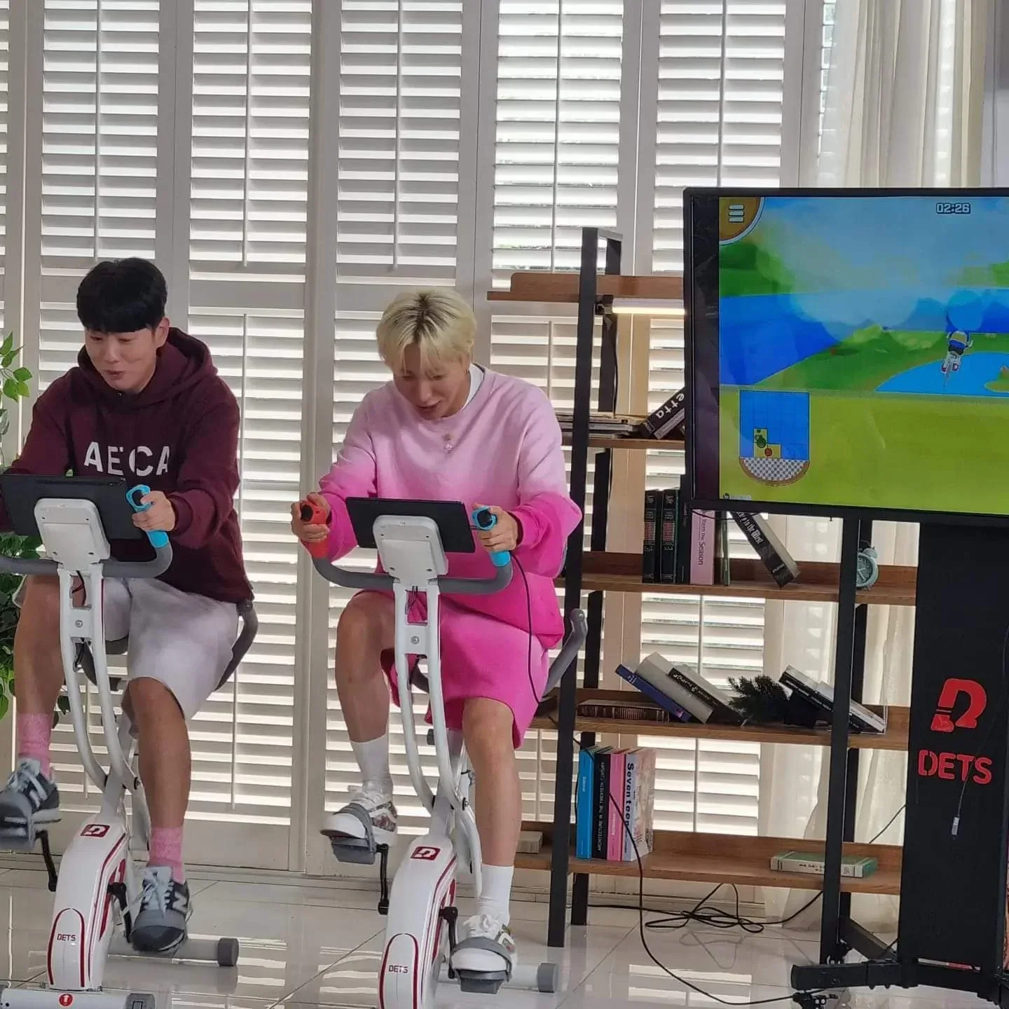 자체 개발 운동기기의 현장 시연 사진